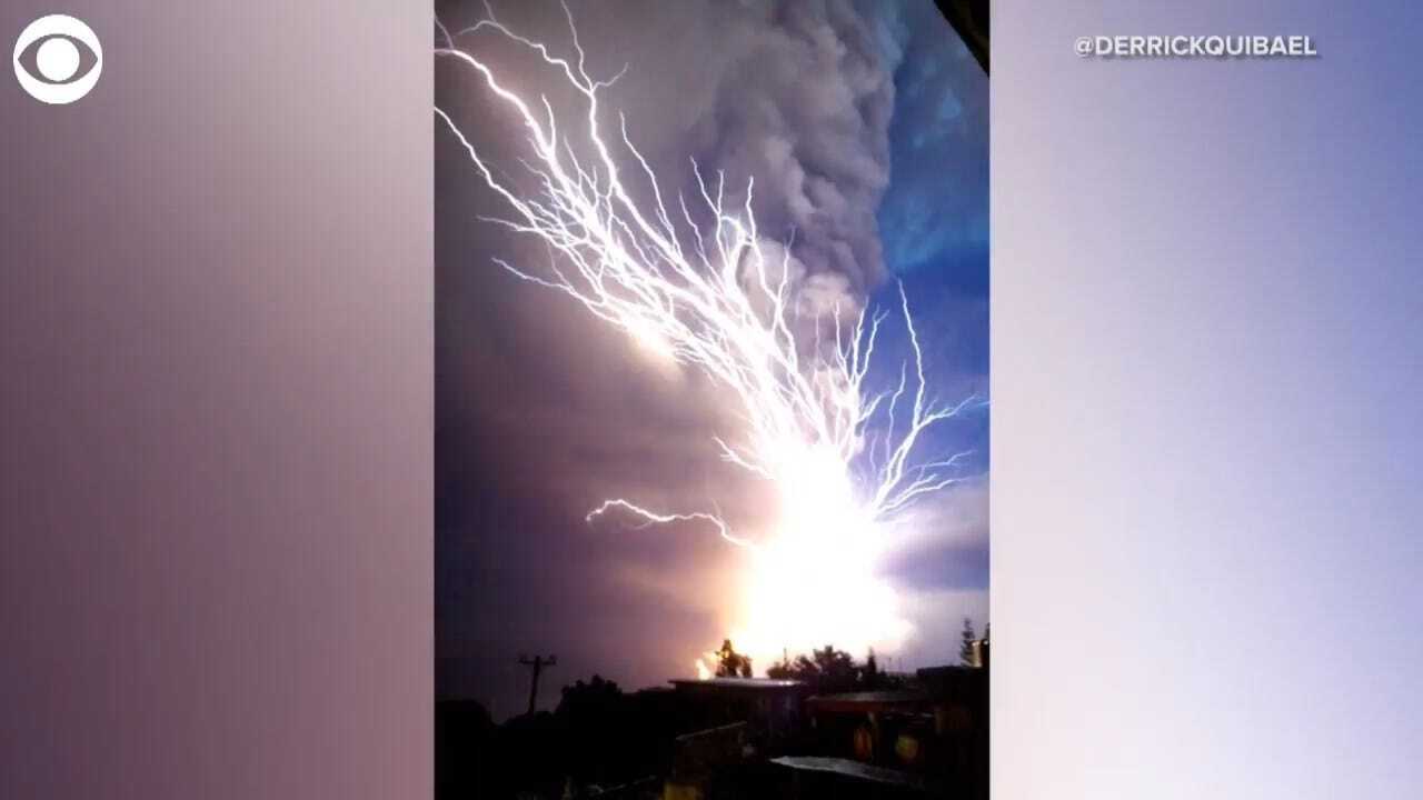 WOW! Lightning In Ash Cloud Caught On Camera
