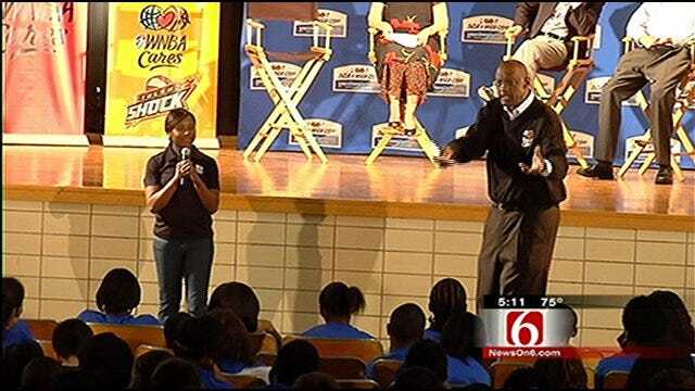 Tulsa Shock, NBA Hall Of Famer Educate Students About Vaccinations