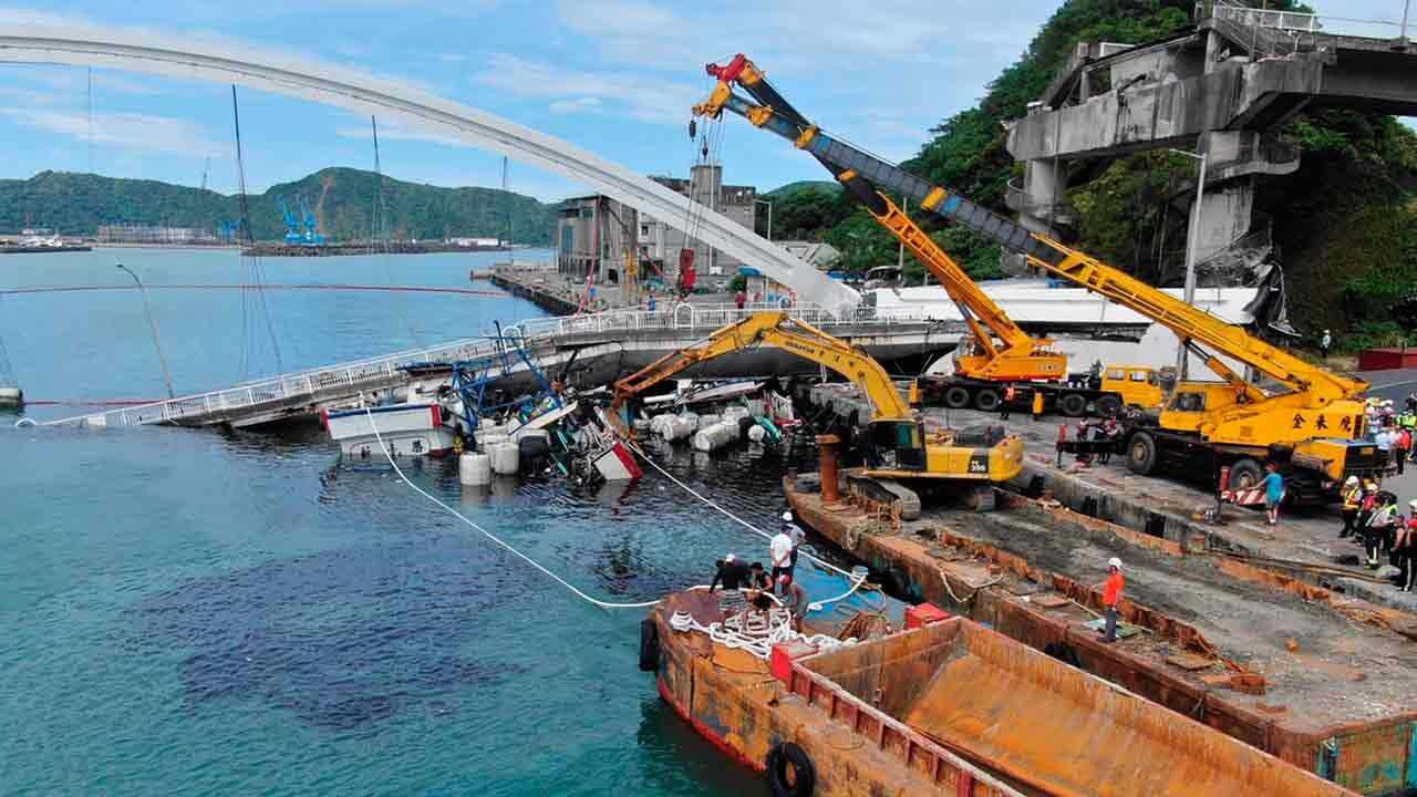Divers Search For Victims After Bridge Collapses In Taiwan