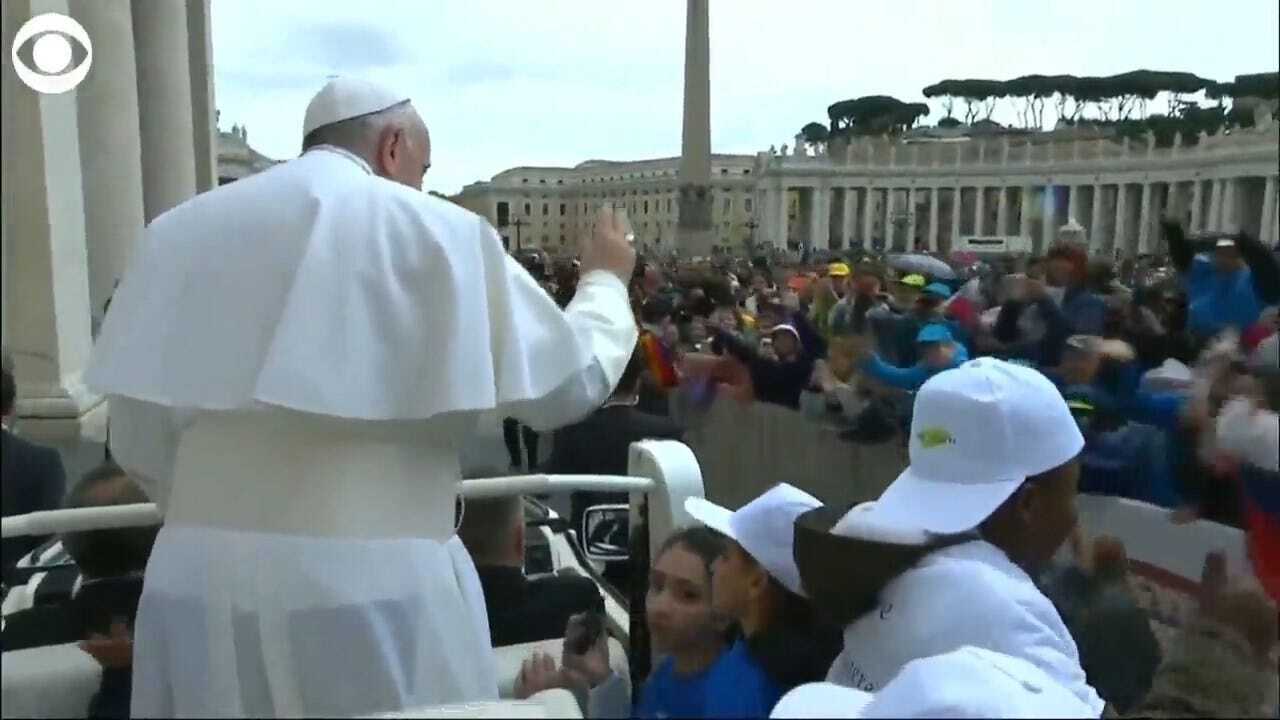 WATCH: Migrant Children Ride The Popemobile With Pope Francis