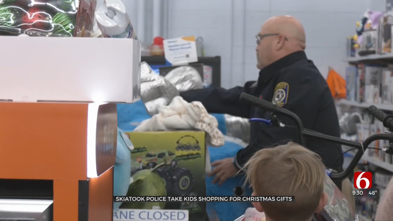 Skiatook's Shop With A Cop Makes Christmas Merrier For Kids