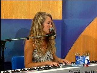 Tulsa Musician Sunday Lane Performs On Six in the Morning