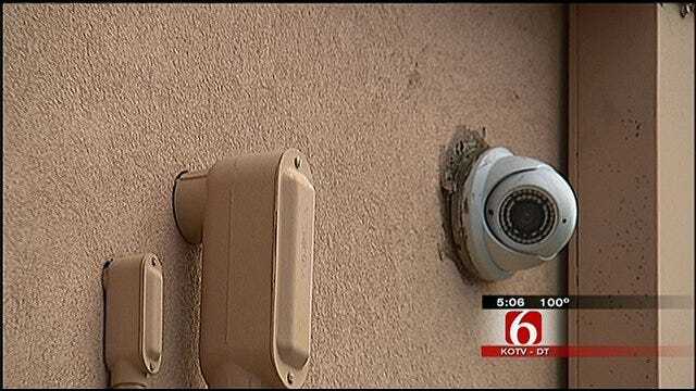 Tulsa Police Capture Burglary Suspect Hiding In Restaurant's Ceiling