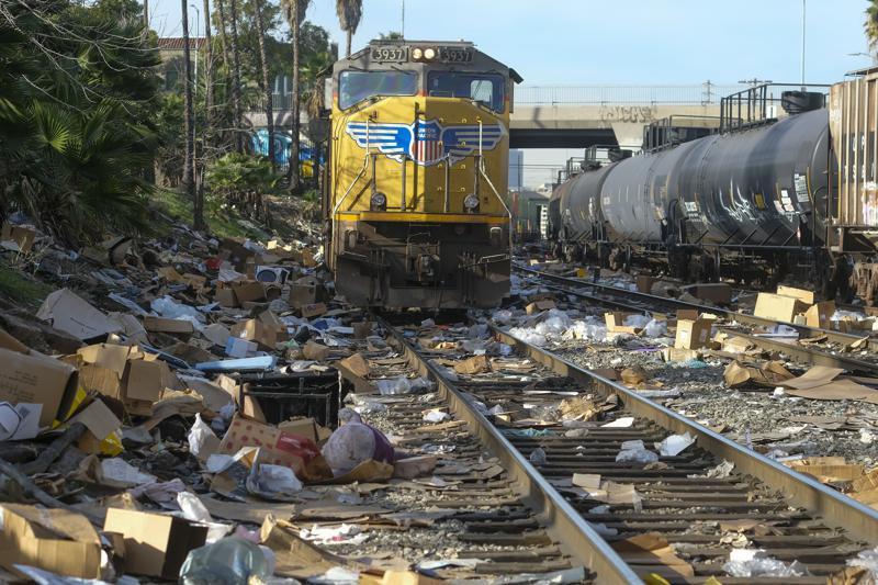 Thieves Raiding Rail Cargo Containers In Los Angeles