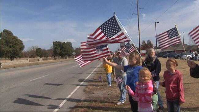 Hundreds Stand Watch In Support Of Fallen Oklahoma Soldier