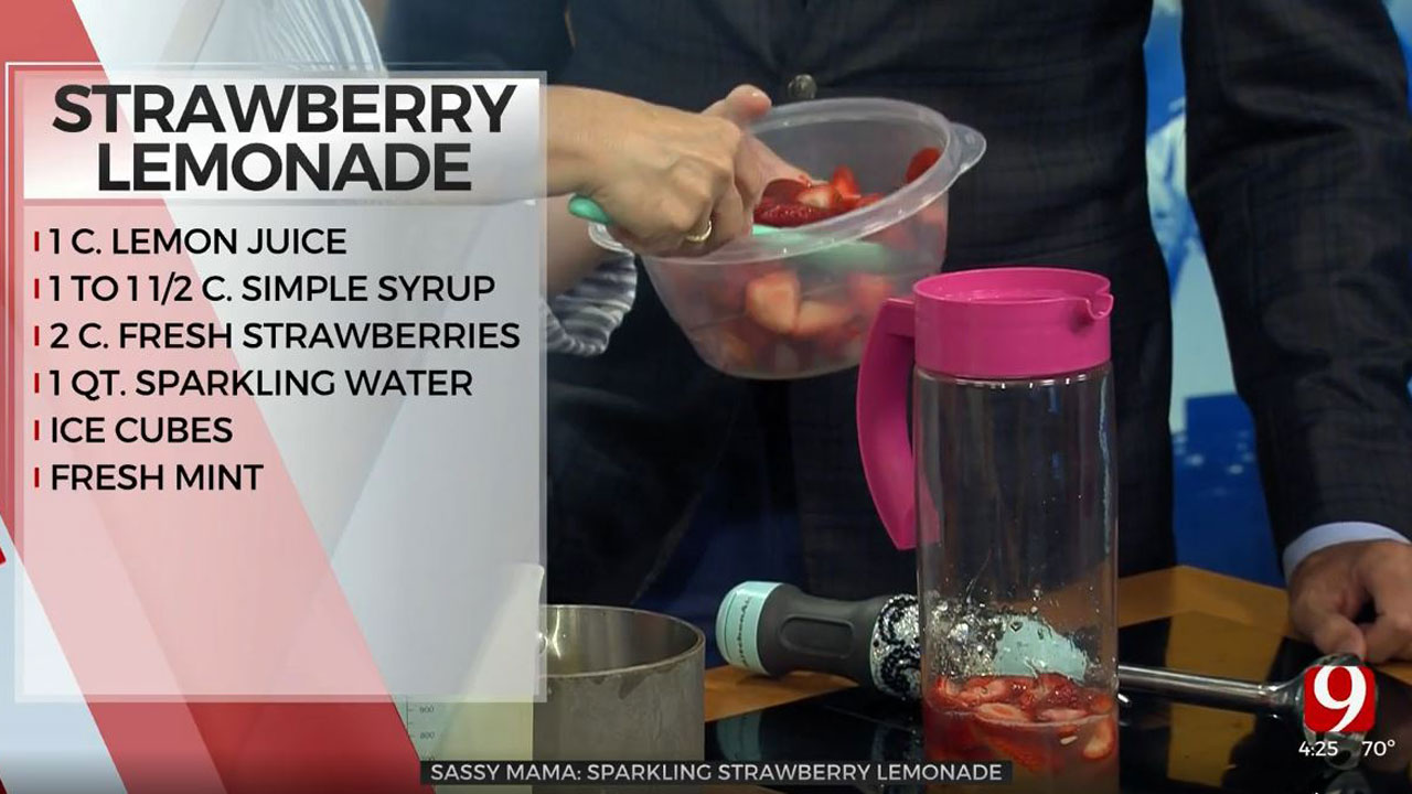 Sassy Mama: Sparkling Strawberry Lemonade 