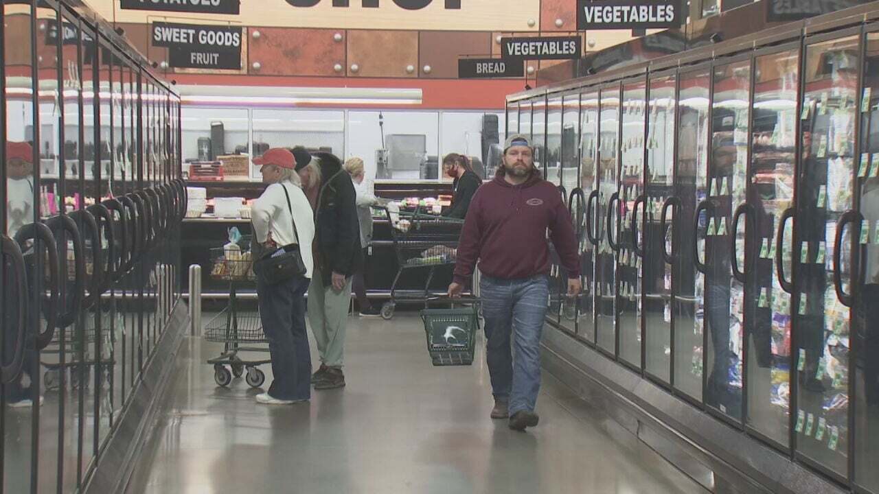 Last Minute Shoppers React To Inflation On Thanksgiving Meals