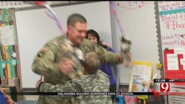 Metro Soldier's Homecoming Surprises Kids At School