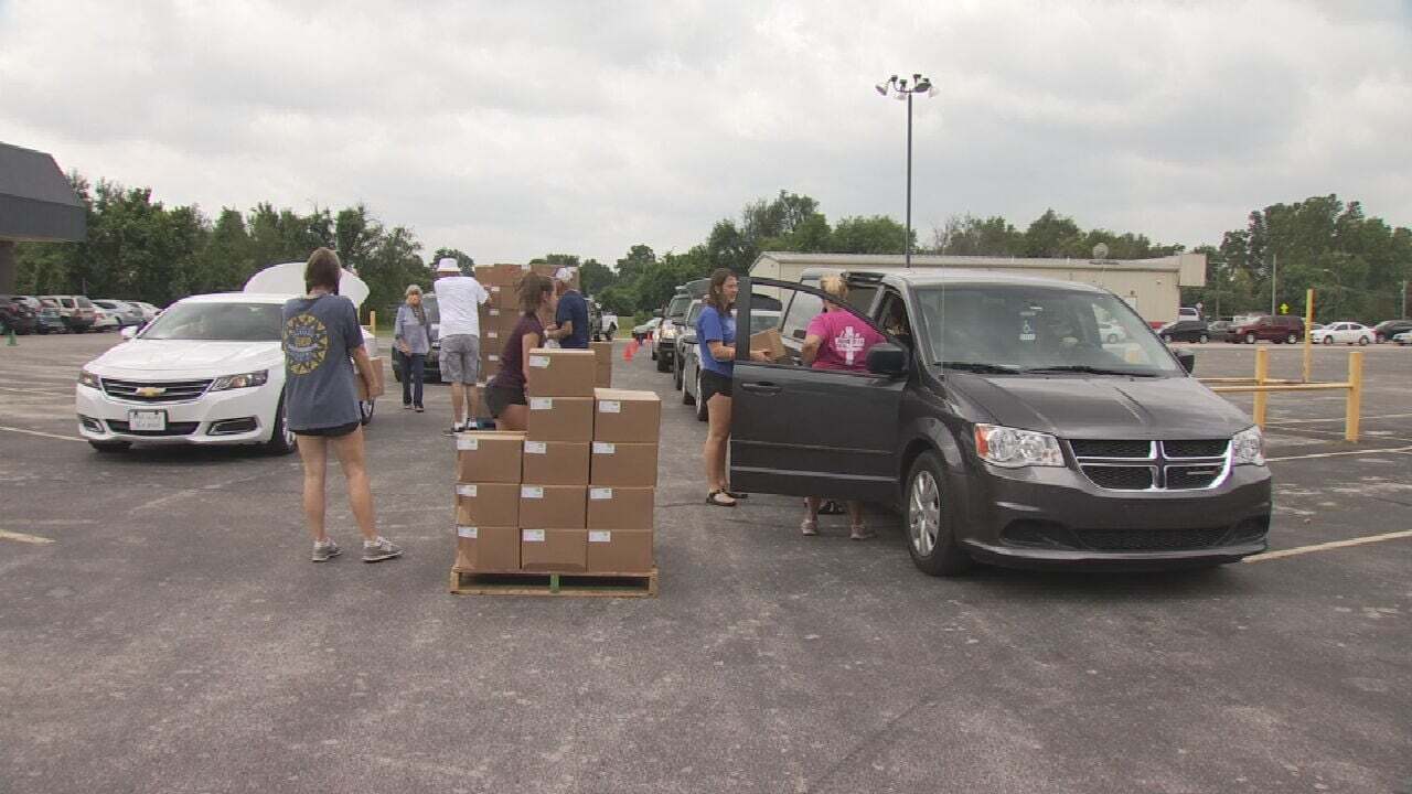 Volunteer Group Giving Away Free Groceries In Tulsa