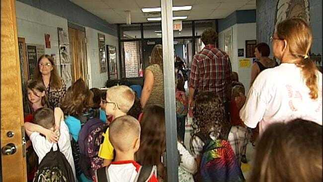 WEB EXTRA: Video Of Mannford Elementary Students Heading To Class On First Day Of School