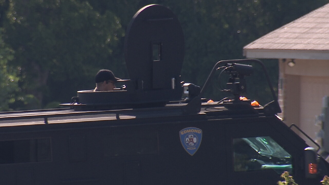 Man Barricades Inside Home After Injuring Woman; Edmond SWAT Team Engaged In Standoff