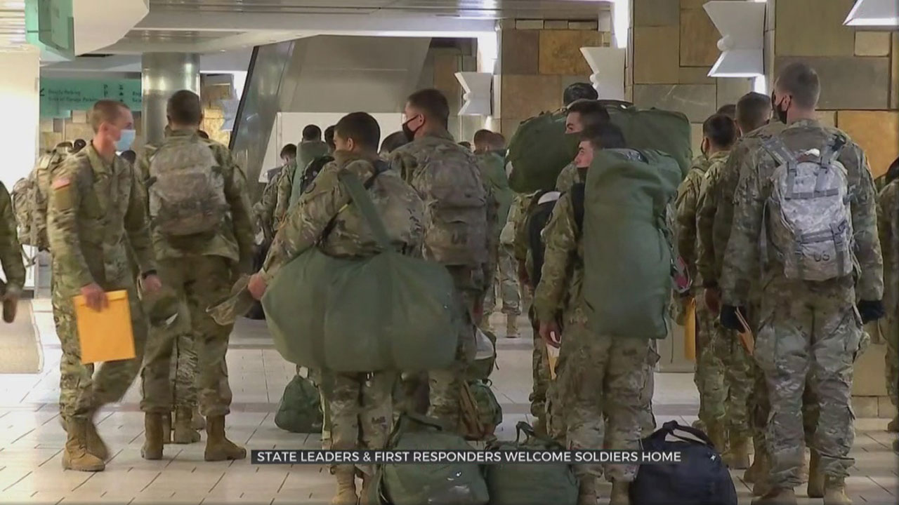 Hundreds Of Fort Sill Soldiers Fly Out Of Will Rogers World Airport For The Holidays