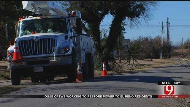 OG&E Crews Work To Restore Power To El Reno Residents
