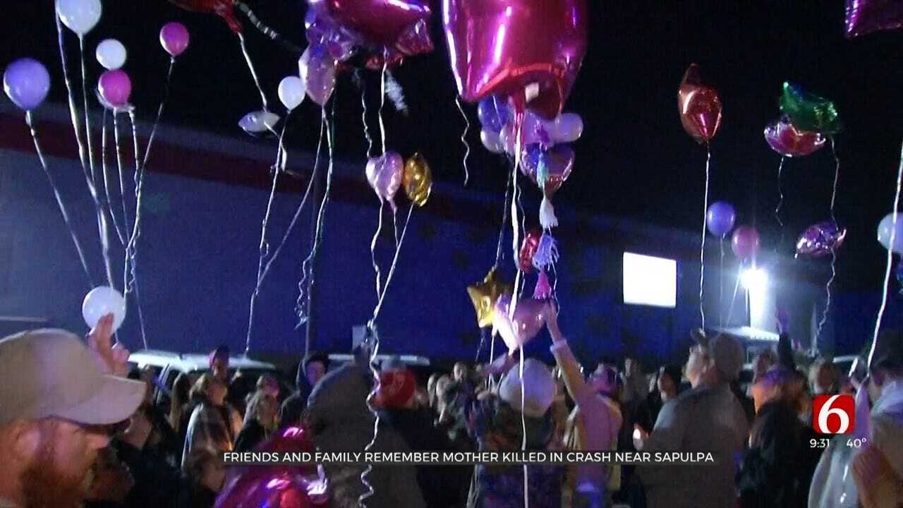 Sapulpa Remember Mother Killed In Car Crash By Releasing Balloons