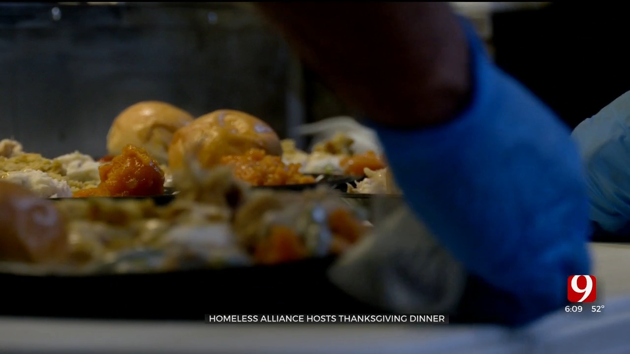 Homeless Alliance Hosts Thanksgiving Dinner 