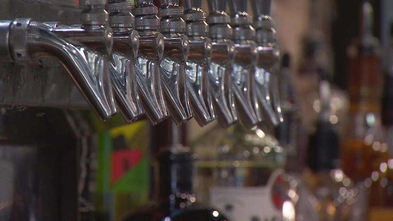 Oklahoma Health Leaders Warn Of Virus Spread In Bars, Restaurants Ahead Of New Year’s Eve