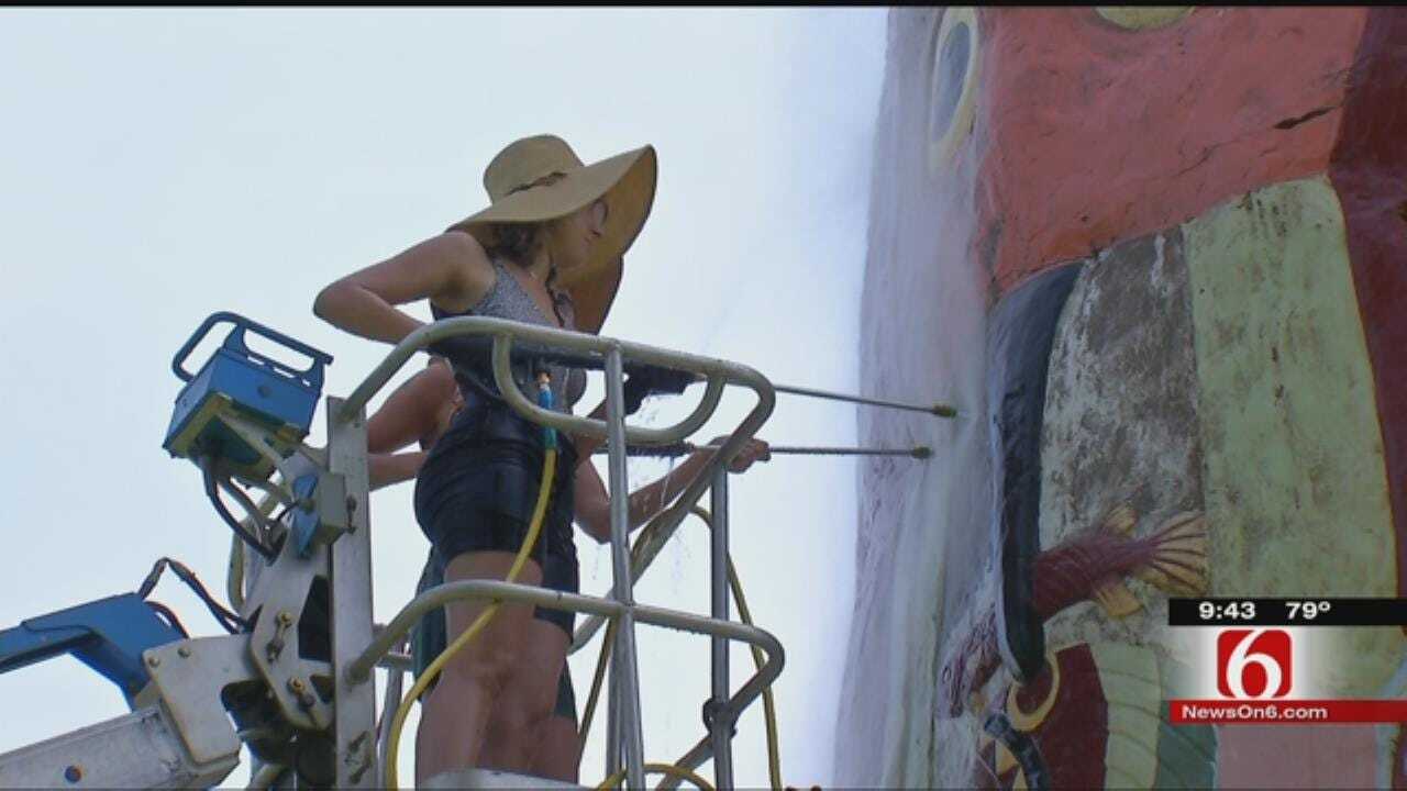 Two Artists Restoring Iconic Totem Pole Along Route 66
