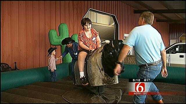 Oklahoma Blind Students Get Hands-On Lessons With Horses