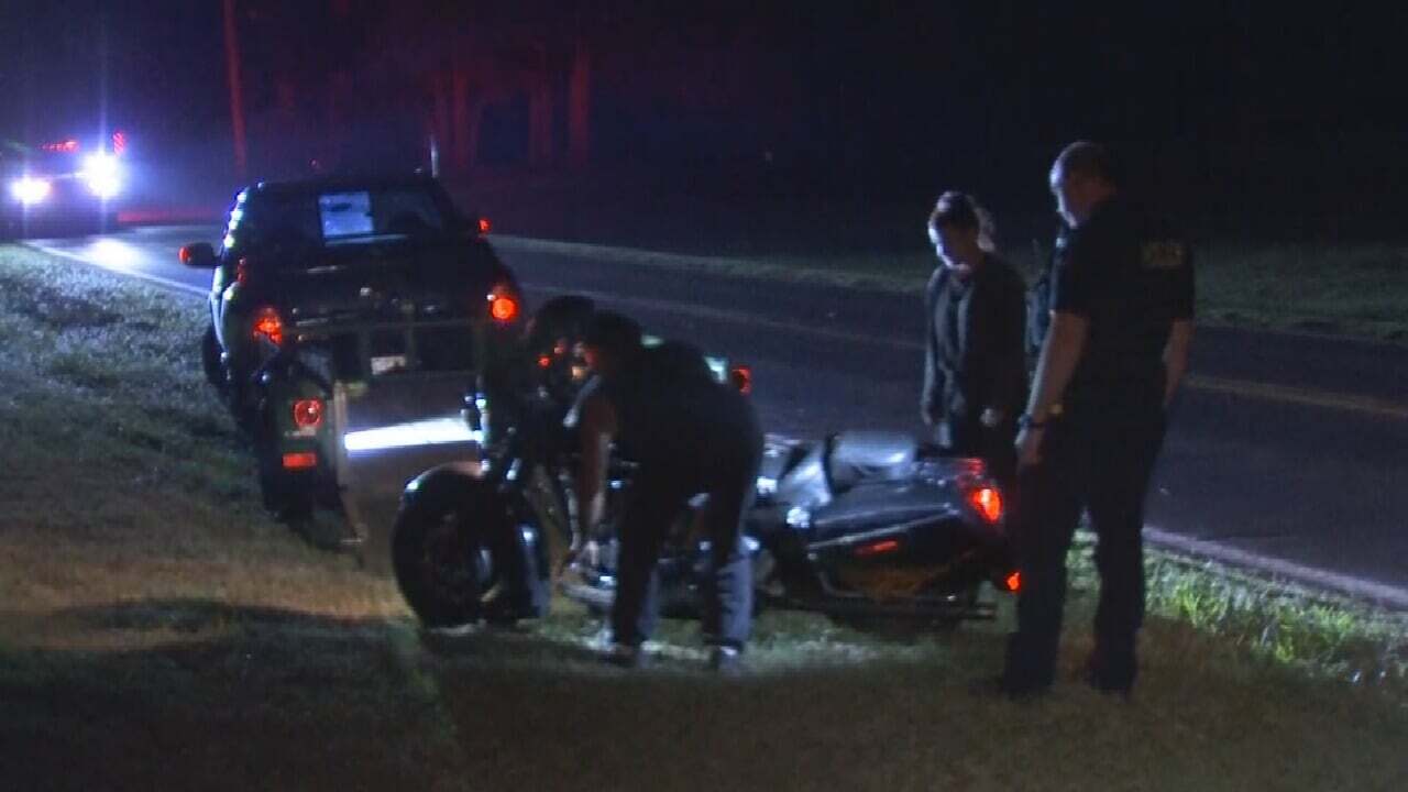 1 Injured After Motorcycle Crashes Into Deer In Tulsa