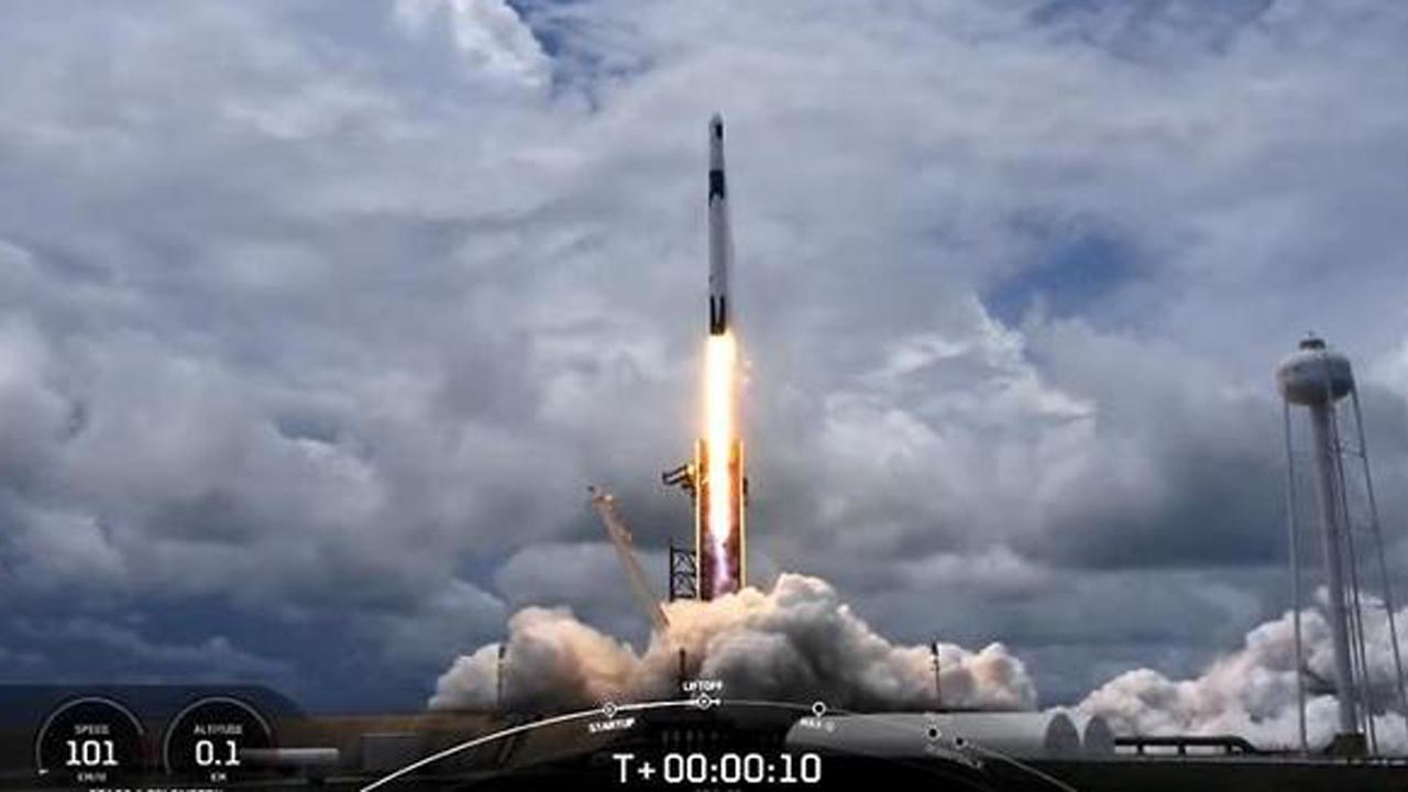 SpaceX Launches Solar Arrays To Space Station For Power System Upgrade