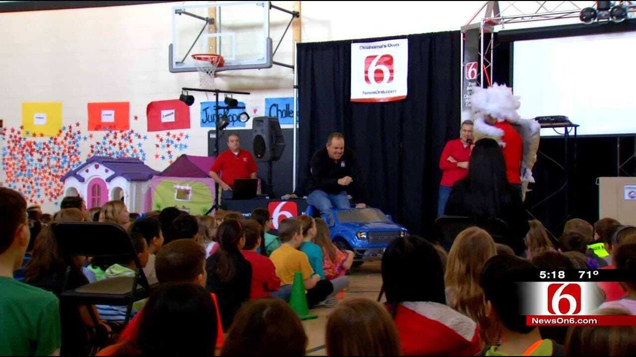 Trav's Wild Weather Visits Country Lane Elementary