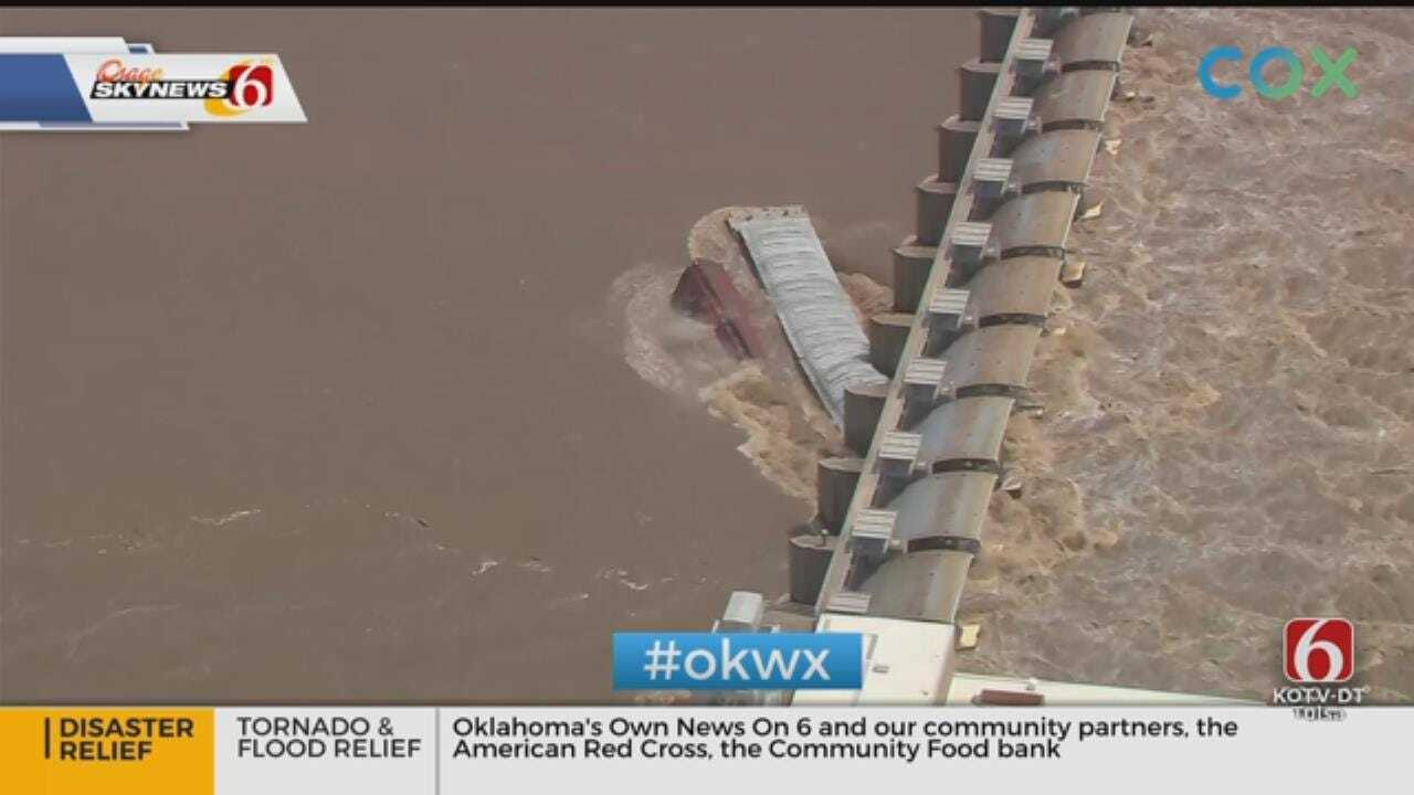 Runaway Barges Crash Into Lock & Dam On Arkansas River
