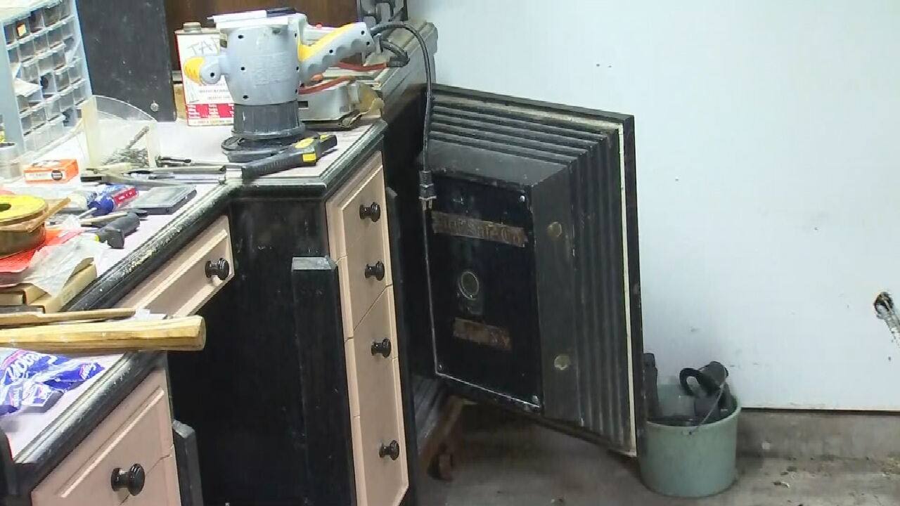 Tulsa Bomb Squad Safely Removes Suspicious Vials Found In 100-Year-Old Safe