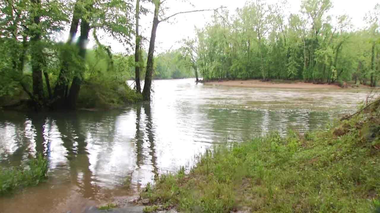 Families Along Illinois River Preparing For Potential Flooding