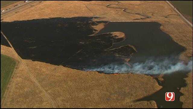 WEB EXTRA: Bob Mills SkyNews 9 HD Flies Over El Reno Grass Fire