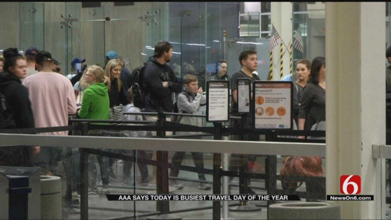 Travelers Dealing With Long Lines At Tulsa International Airport