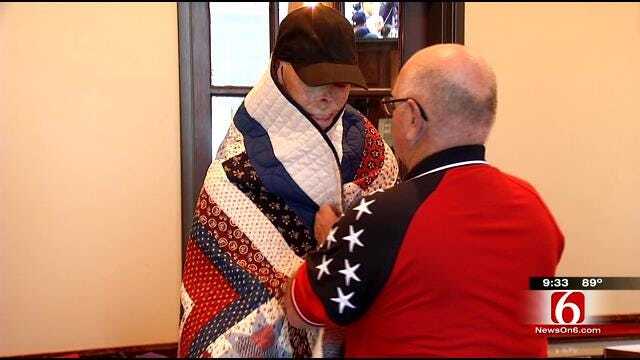 Broken Arrow Veterans Receive 'Quilt Of Honor'