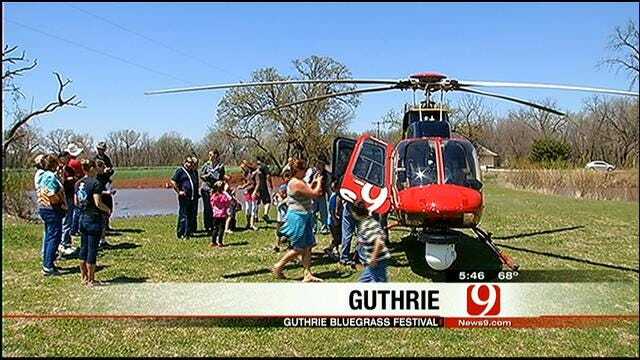 Jim Gardener Shows Off SkyNews9 at Guthrie Bluegrass Fest