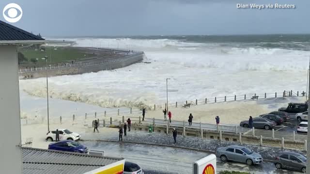 WOW: Large Amount Of Sea Foam Washes Into Cape Town, South Africa