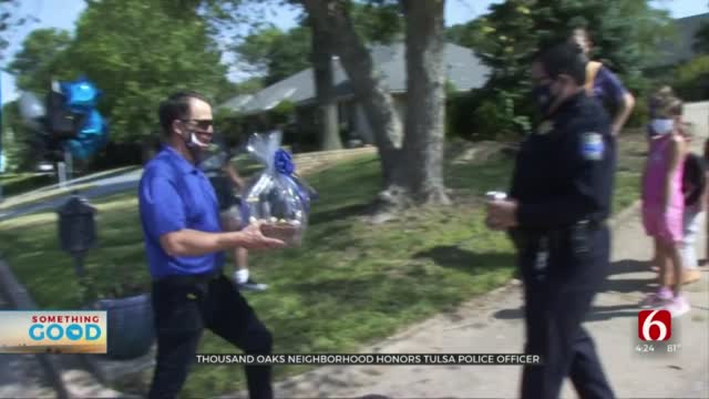 Watch: Tulsa Residents Thank Police Officer For His Service
