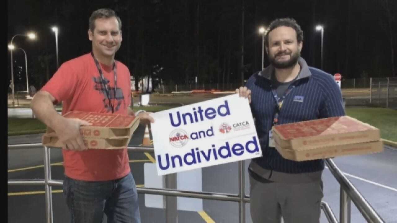 Canadian Air Traffic Controllers Send Pizza To U.S. Counterparts Amid Government Shutdown