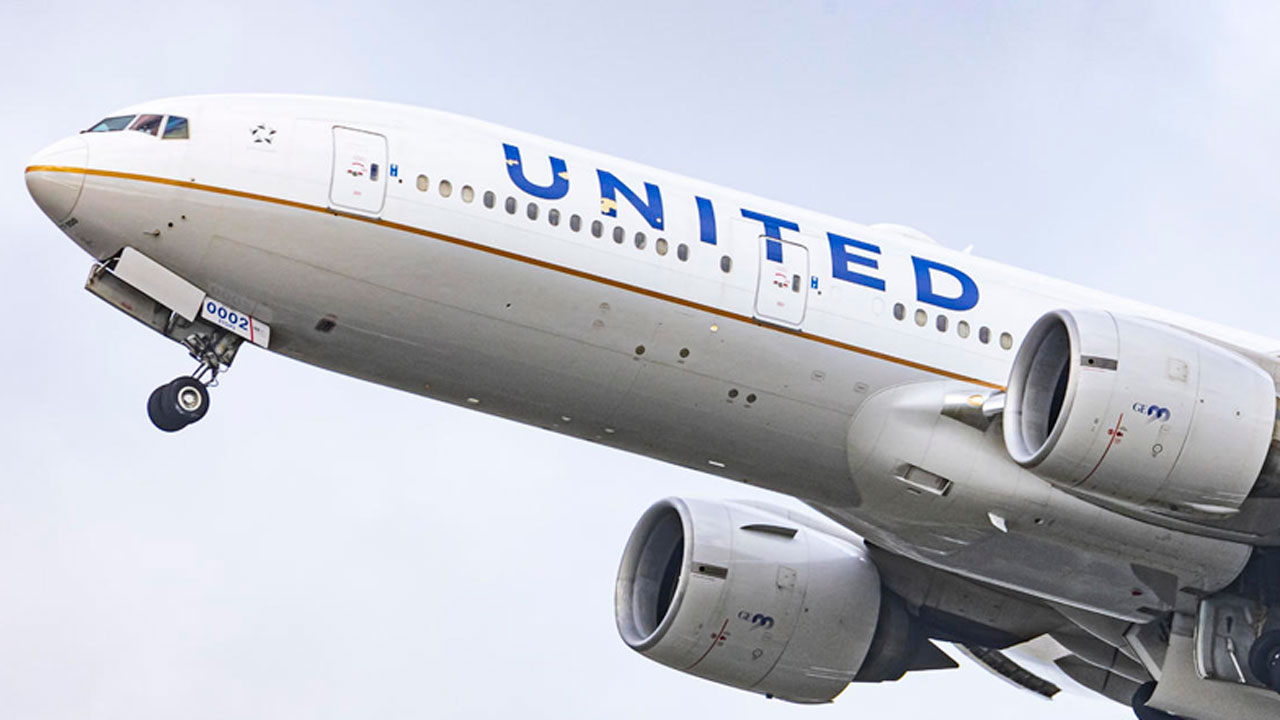 United Airlines Plane Plunges Toward Pacific After Taking Off From Maui