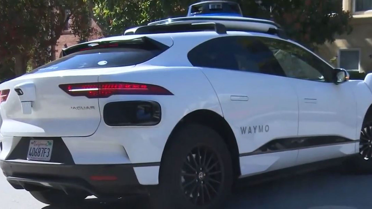Waymo's Self-Driving Cars Randomly Drive Themselves To Dead End Of San Francisco Street