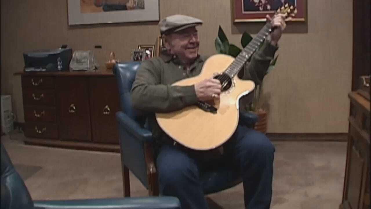 Roy Clark Singing and Interview.mp4