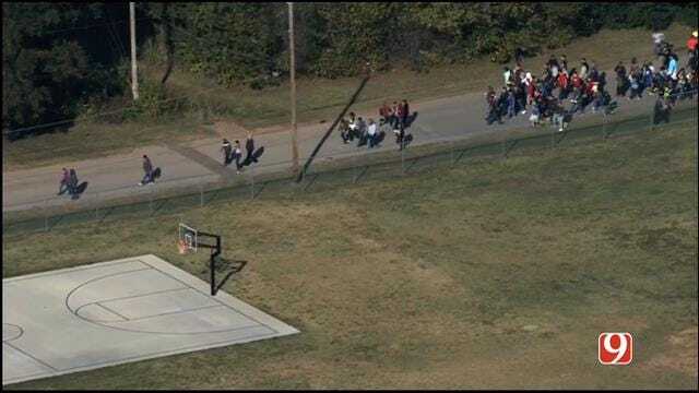 WEB EXTRA: Bob Mills SkyNews 9 HD Flies Over Evacuations At Moore School