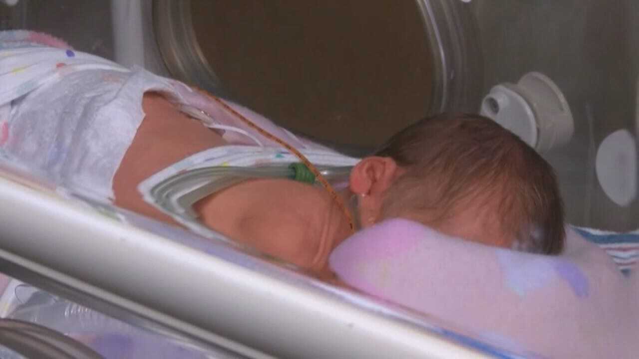 Texas Woman Gives Birth To Twins Days Apart