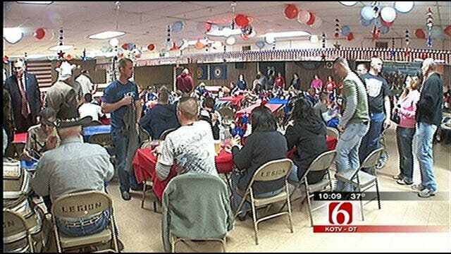 Oklahoma Soldiers Treated To Send-Off Dinner
