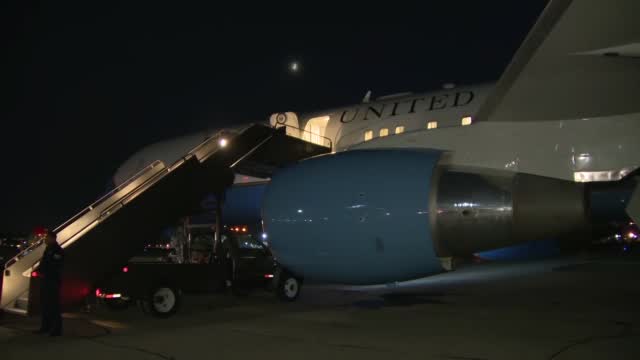 Pence Plane Hits Bird, Returns To New Hampshire Airport