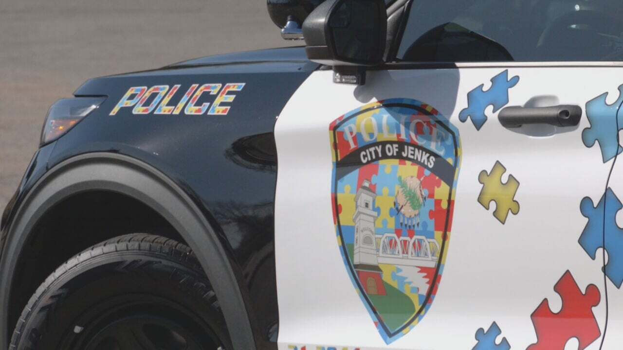 Jenks Police Debut Patrol Car To Raise Autism Awareness