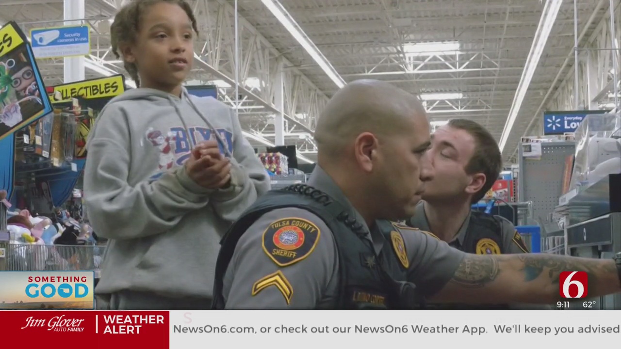 Tulsa Deputies Go Christmas Shopping With Local Kids In Need 