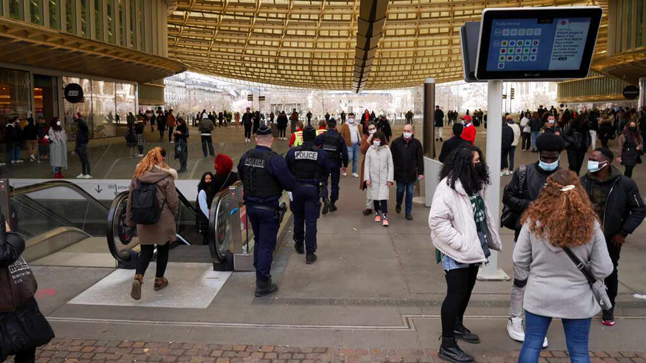 Paris May Face New Lockdown As ICUs Fill Up