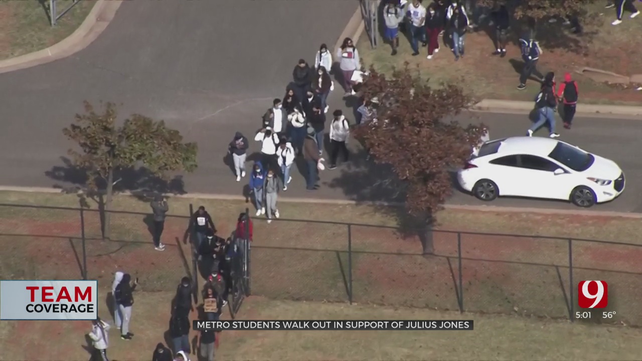 Students Around The Metro Walk Out Of Class Protest Execution Of Julius Jones