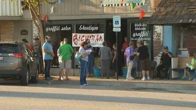 Hundreds Pack Growing Downtown Collinsville
