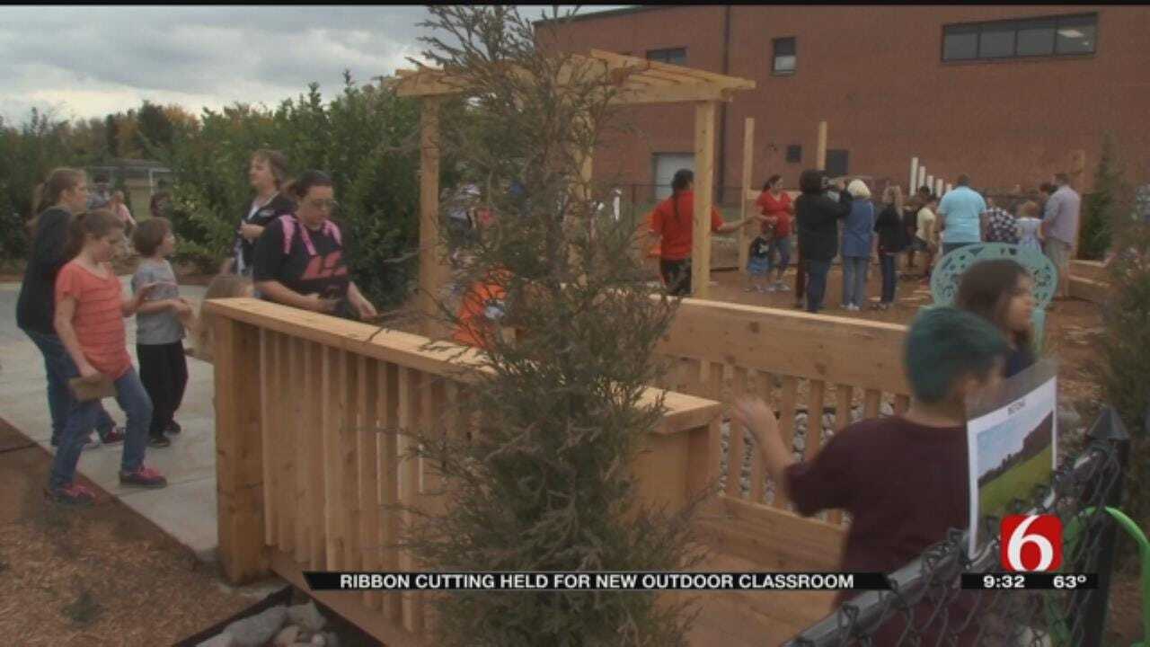 Tulsa Elementary School Opens Outdoor Classroom