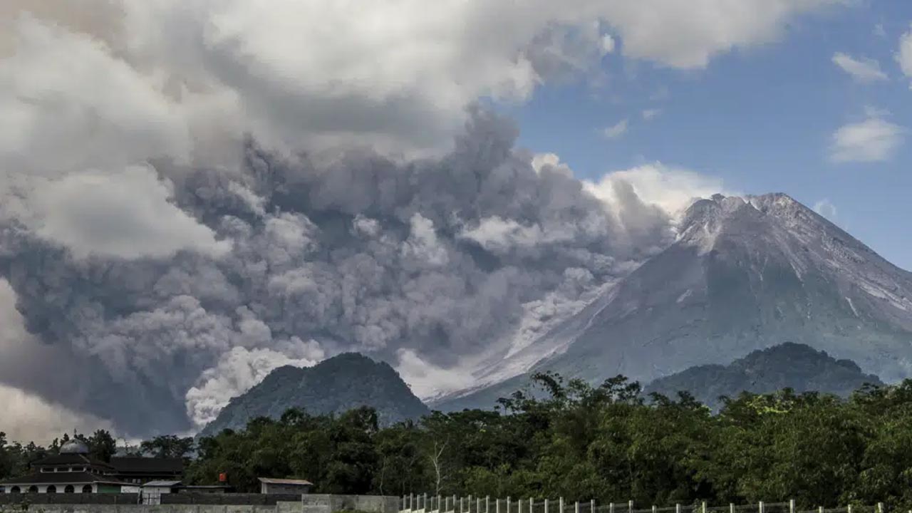 Indonesia’s Merapi Volcano Spews Hot Clouds In New Eruption