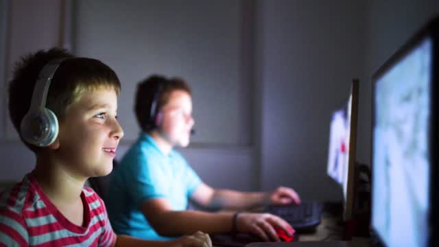 Virtual Learning Could Put Strain On Children's Eyesight